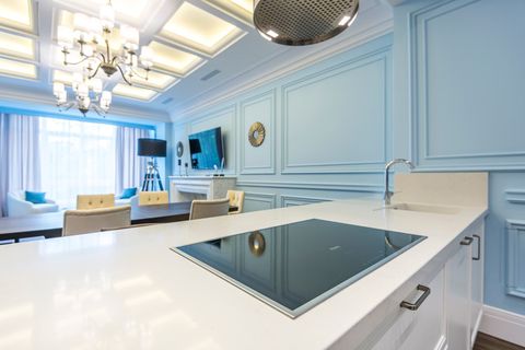 Почему синие акценты в дизайн-проекте квартиры ЖК Manhattan требуют особого подхода к
